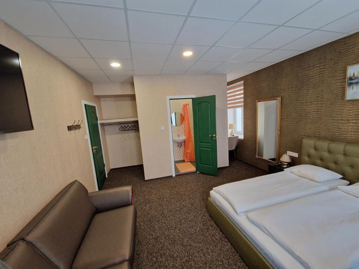 Central Hotel With Free Parking Riga Ngoại thất bức ảnh