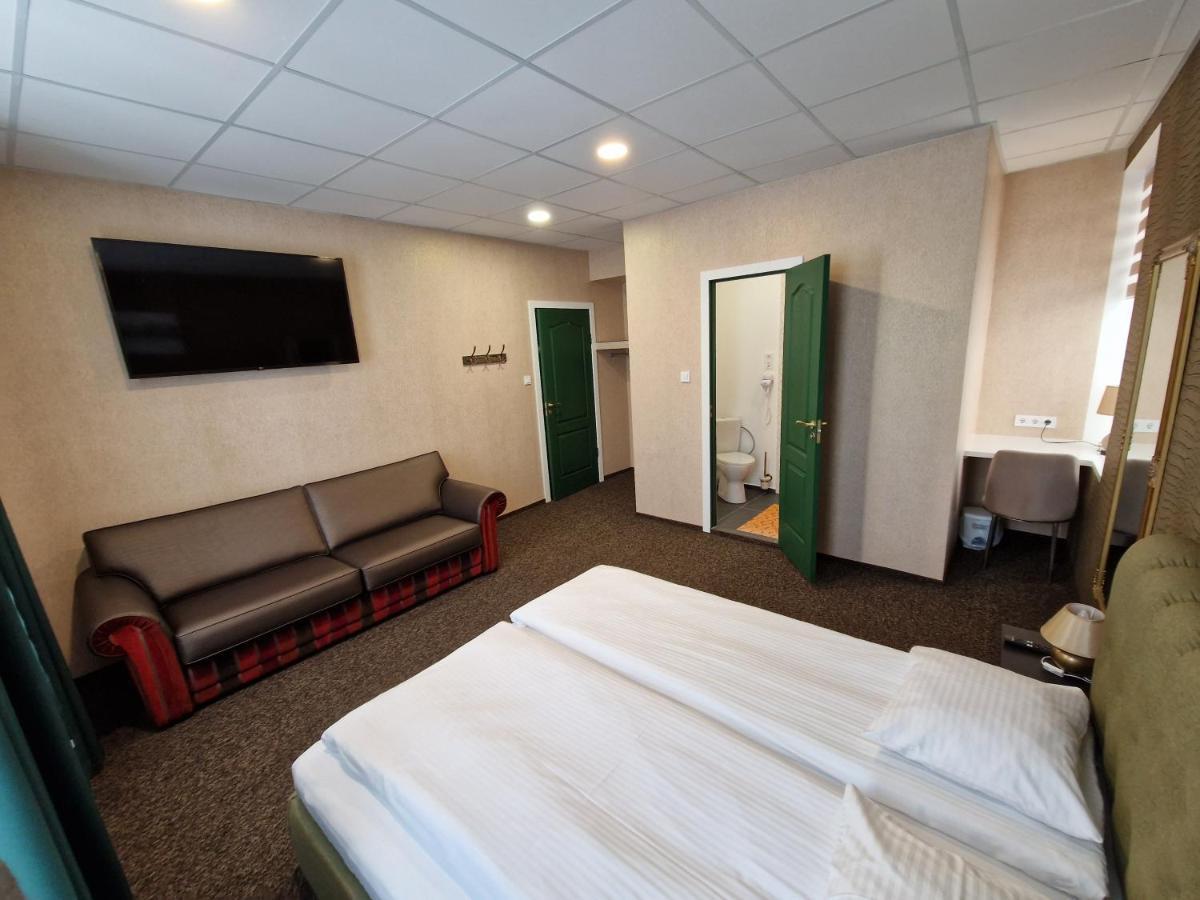 Central Hotel With Free Parking Riga Ngoại thất bức ảnh